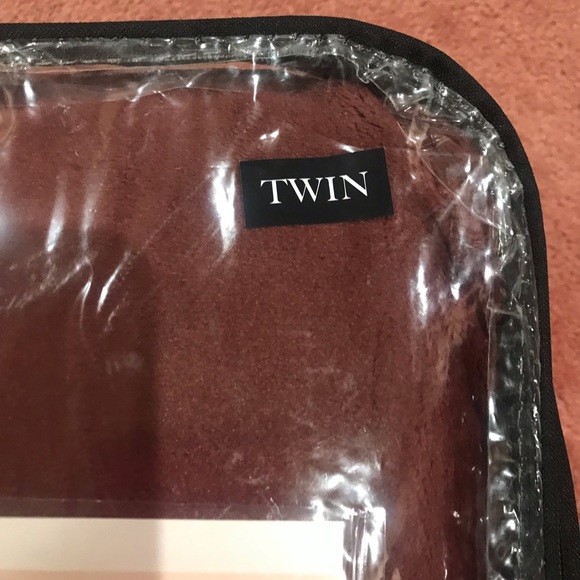 UGG brand very soft new twin size blanket in cola color . - Picture 3 of 12